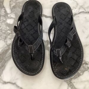 Louis Vuitton monogram rubber flip flops  size 7